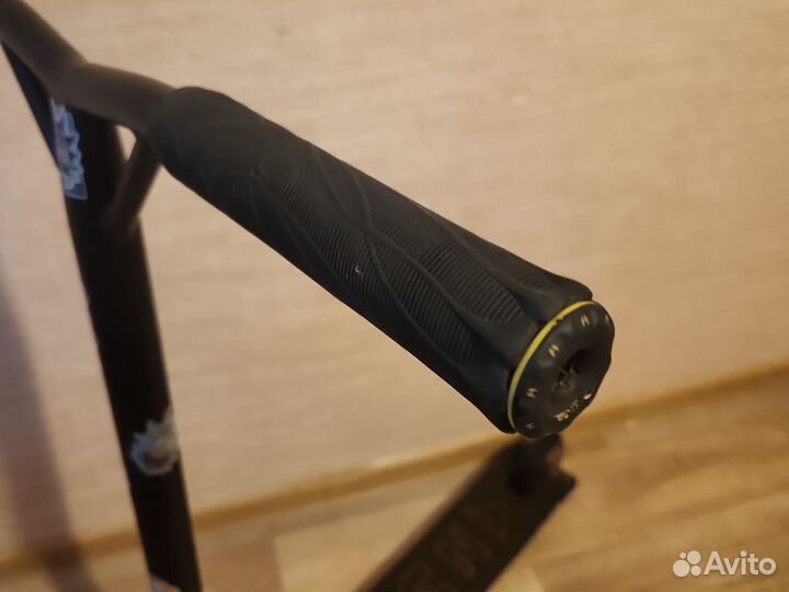 Трюковой самокат yezz стрит