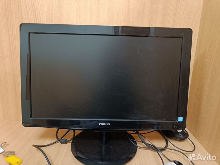 Мониторы HP L1502 и Phillips 196V3L