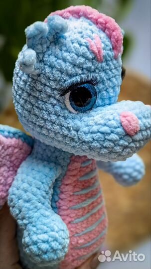 Вязаный дракончик символ 2024 года ручная работа