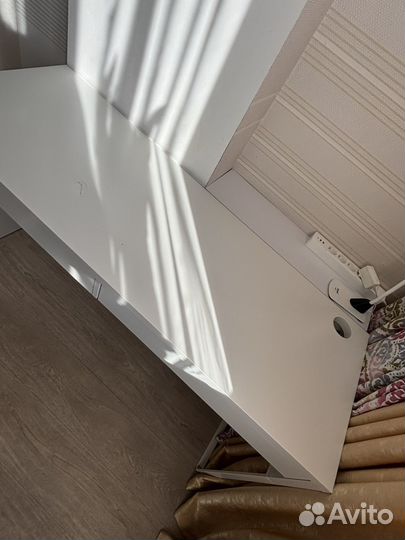 Письменный стол белый