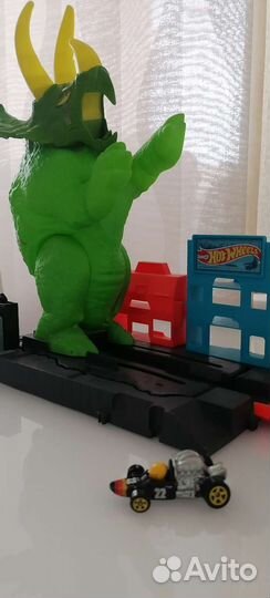 Hot wheels трек Разгневанный трицератопс