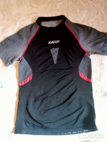 Технологичная футболка Adidas беговая