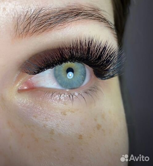 Мастер по наращиванию ресниц