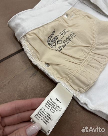 Шорты белые Lacoste