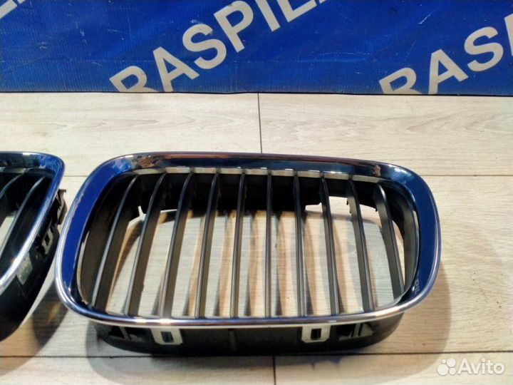 Решетка радиатора Bmw 523I Левый Руль