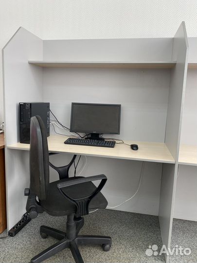 Офисный компьютерный стол для оператора кабинка
