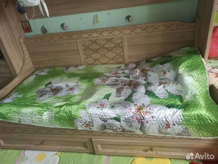 Кровать, шкаф, пенал, стол