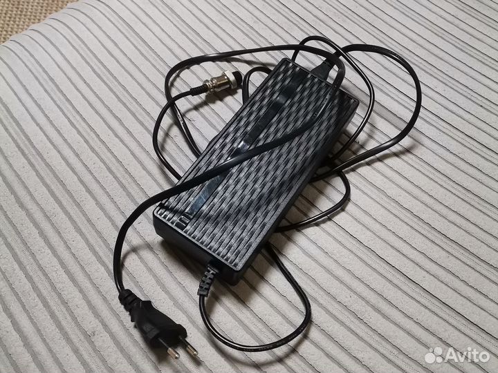 Зарядное ultron halten 67.2V 2A fy1506722000