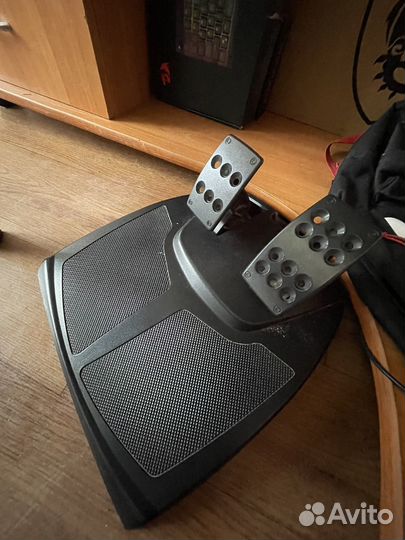 Руль logitech momo racing