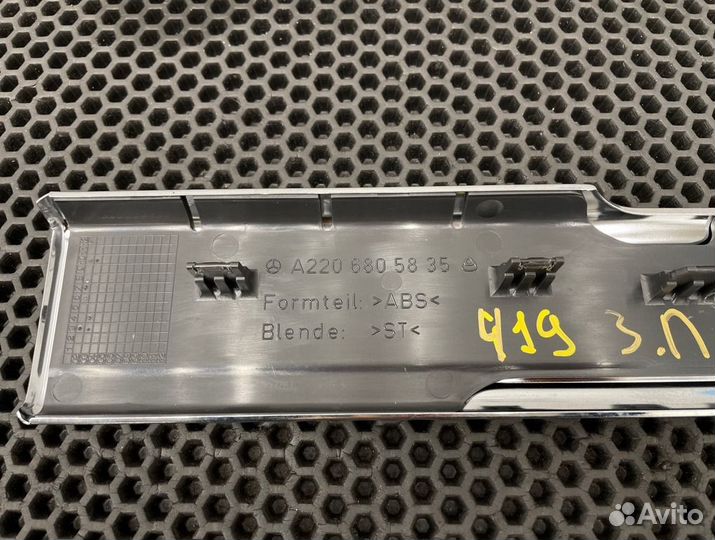 Накладка порога задняя правая Mercedes-Benz