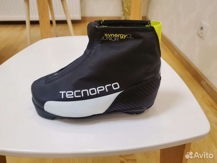 Детские лыжные ботинки