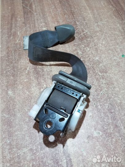 Ремень безопасности задний правый Toyota land crui