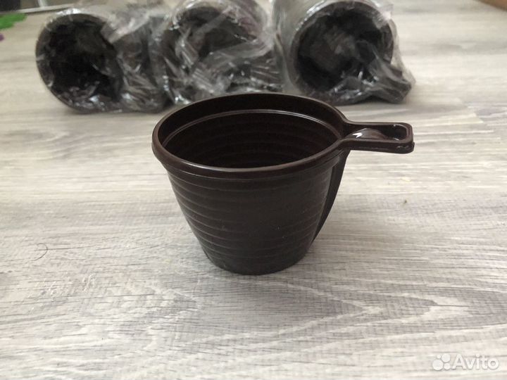 Стаканы одноразовые и размешиватели