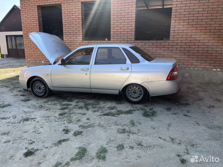 Капот на priora