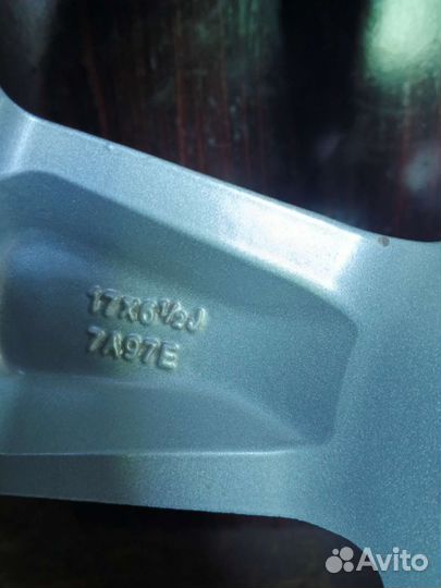 Michelin X-Ice North 4 225/60 R17