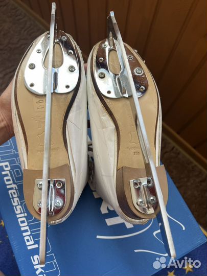 Фигурные коньки risport royal pro