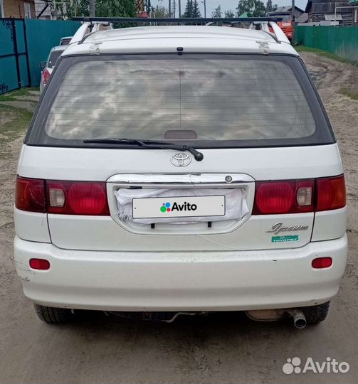 Toyota Ipsum 2.0 AT, 2000, битый, 300 000 км
