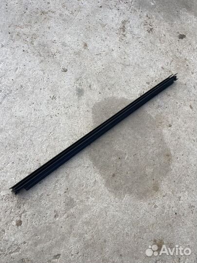 Уплотнитель стекла передний mercedes w213