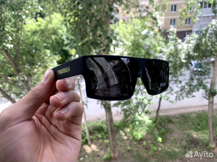 Солнцезащитные очки prada