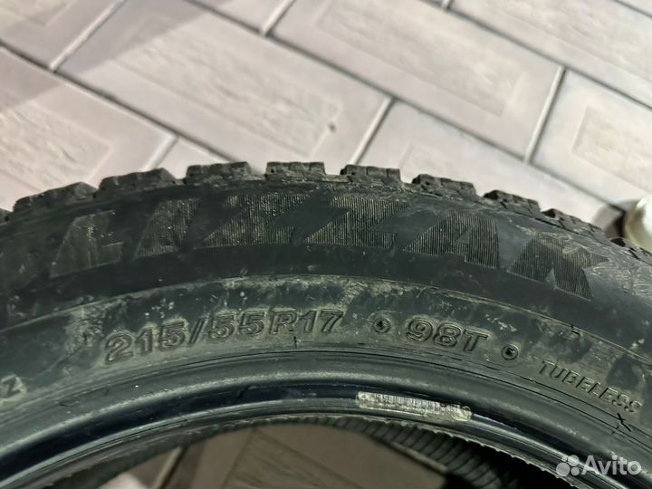 Bridgestone Blizzak Ice 215/55 R17