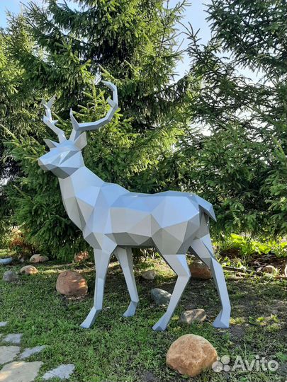 Садовая полигональная фигура олень