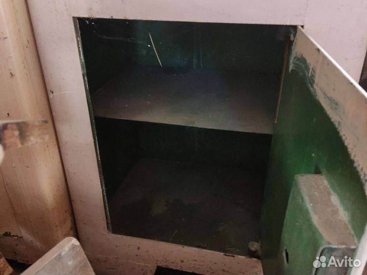 Сейф металлический