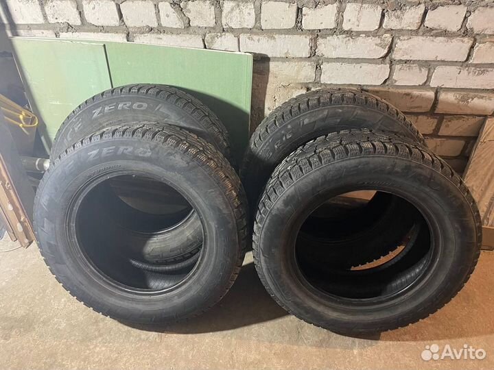 Pirelli Ice Zero 215/65 R16 102T