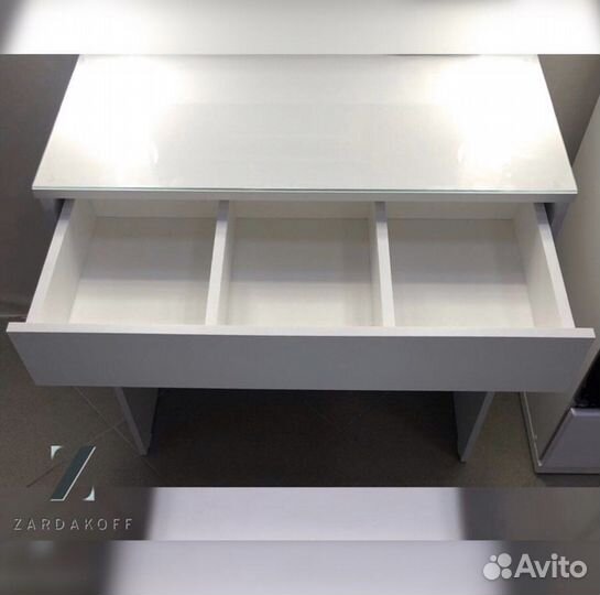 Гримерный столик визажиста с гримерным зеркалом дл