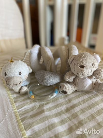 Бортик, одеяло, мобиль, подвесная игрушка спираль