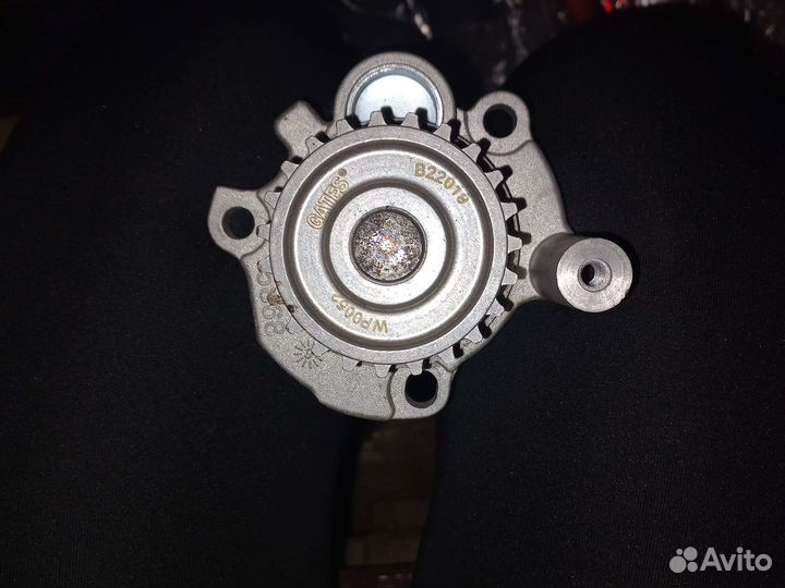 Помпа skoda octavia, volkswagen 2.0