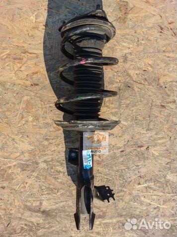 Амортизатор передний правый Toyota RAV-4 (XA50)