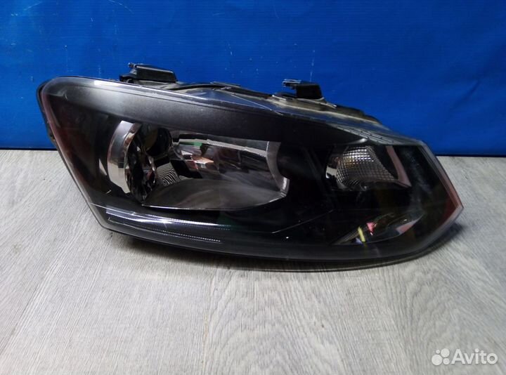 Фара правая Volkswagen Polo sedan 5 2010