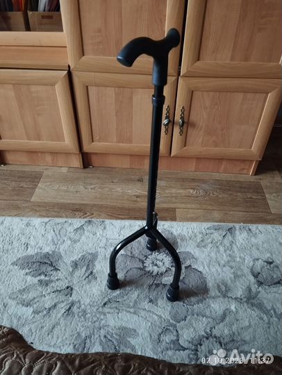 Трость трехопорная