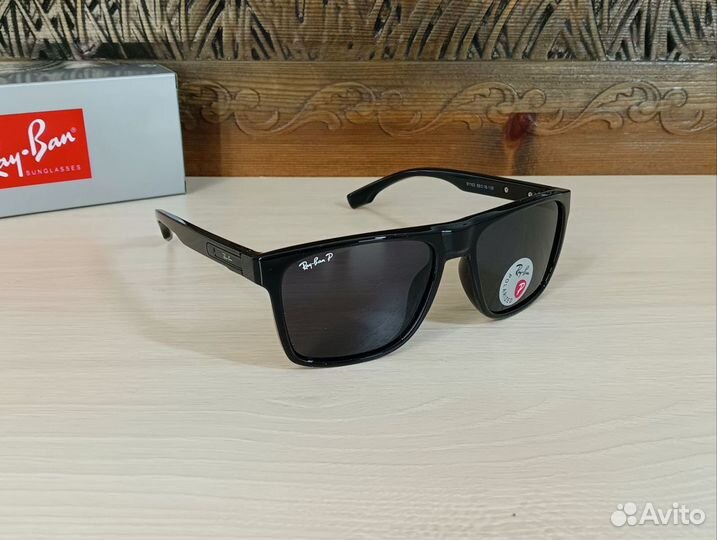 Солнцезащитные очки Ray-Ban