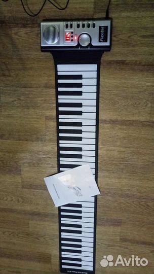 Синтезатор новый, гибкий, с выходом midi