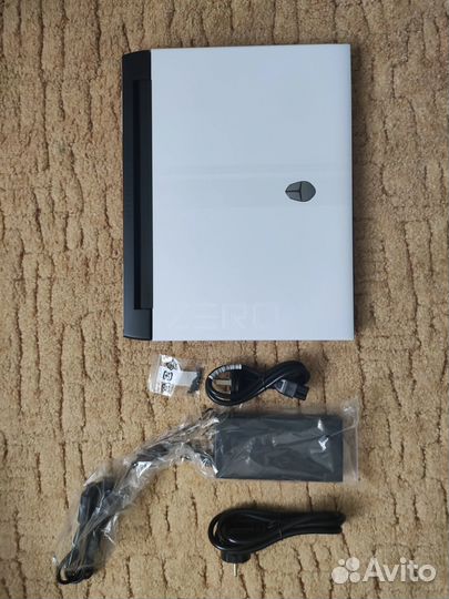 Белый В наличии I9-13900HX RTX 4060 140W Thunderob