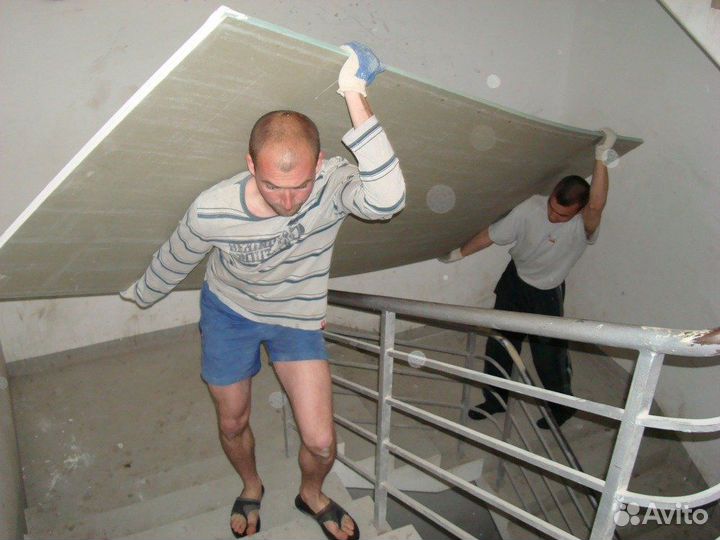 Грузчики. Подъем материалов