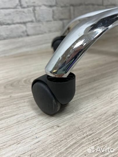 Стул для мастера со спинкой