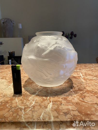 Ваза Barolac, мустанги. Стиль Lalique