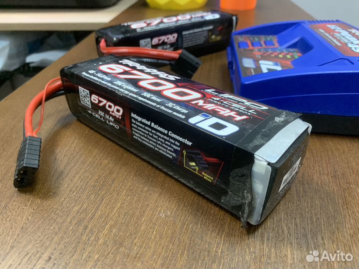 Зарядка для Lipo аккумуляторов и два акка