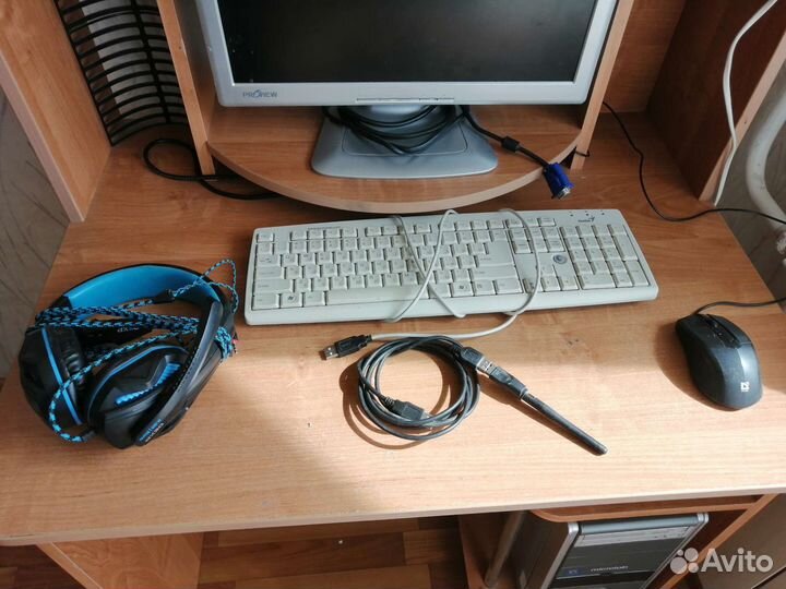 Компьютерный стол