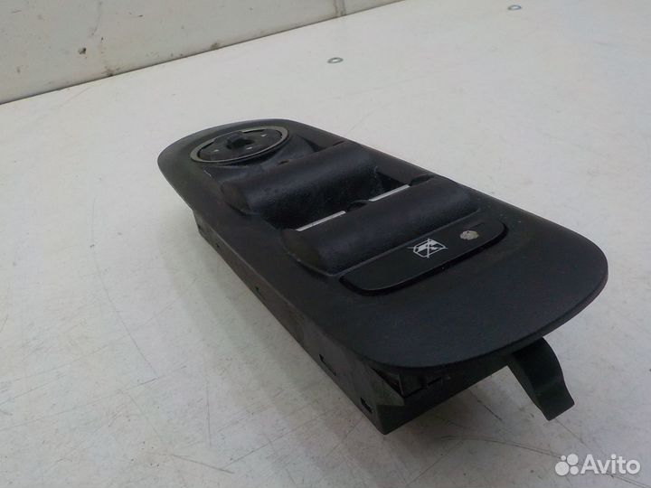 Блок управления стеклоподъемниками на Ford Mondeo