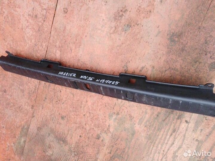 Накладка замка багажника Toyota Harrier MCU35