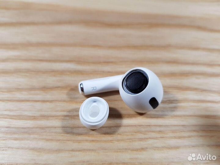 Правый наушник Airpods pro