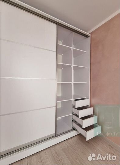 Шкаф двухстворчатый