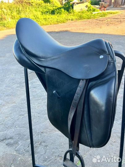Выездковое седло