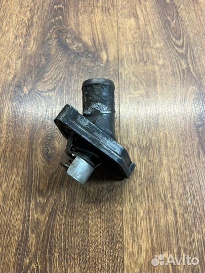 Корпус термостата Nissan Cefiro 32 2 1995