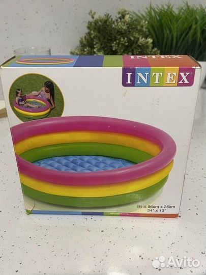 Детский надувной бассейн