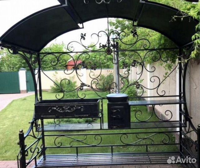 Мангал с крышей