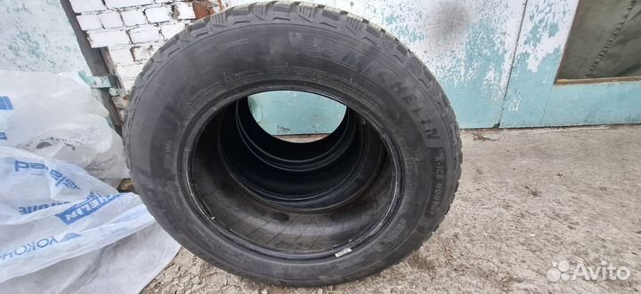 Michelin X-Ice North 4 215/60 R16 99